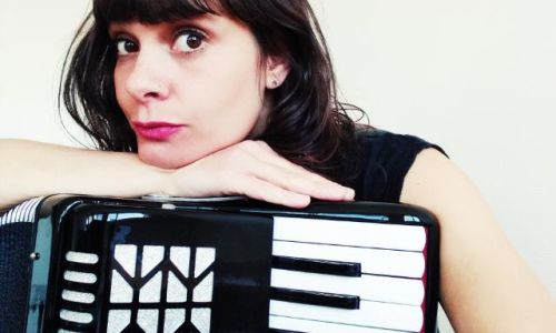 Photo de l'accordéoniste Julie Vatain